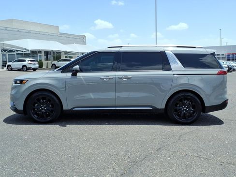 Used 2024 Kia Carnival SX Prestige FWD image 4
