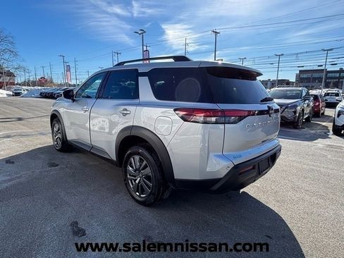 Used 2024 Nissan Pathfinder SV AWD/4WD image 5