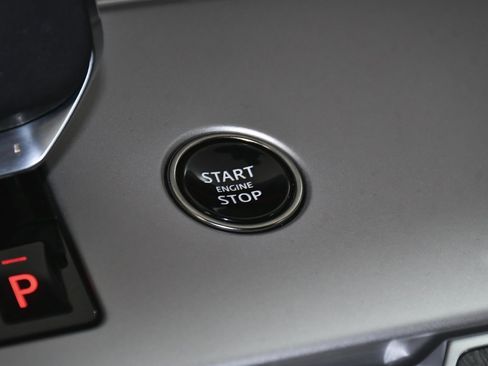 Used 2025 Land Rover Range Rover SE image 39