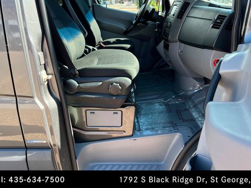 Used 2015 Mercedes-Benz Sprinter 2500 image 23