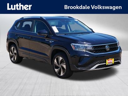 Used 2023 Volkswagen Taos SE w/ Panoramic Sunroof Package