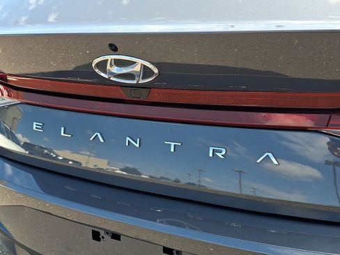 Certified 2023 Hyundai Elantra SEL w/ Convenience Package FWD image 30