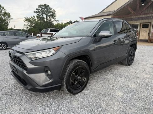 Used 2020 Toyota RAV4 XLE FWD image 1