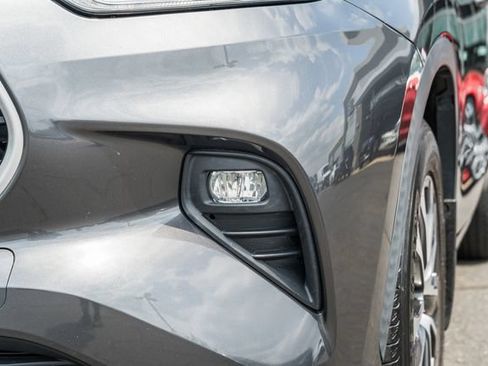 Used 2020 Toyota Highlander XLE AWD/4WD image 13