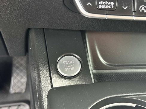 Used 2017 Audi A4 2.0T Premium image 17