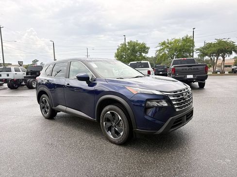 Used 2024 Nissan Rogue SV FWD image 1