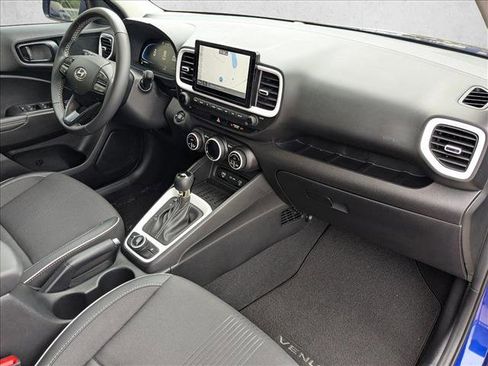Used 2025 Hyundai Venue Limited FWD image 23