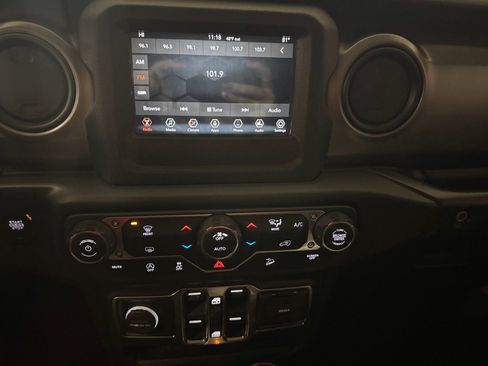 Used 2018 Jeep Wrangler Unlimited Sport S image 26