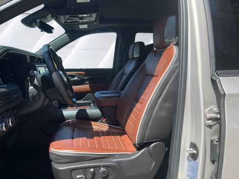 Used 2024 GMC Yukon Denali Ultimate AWD/4WD image 10