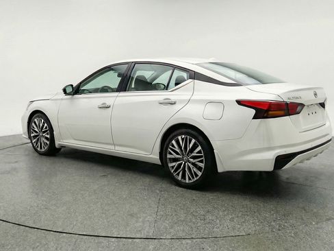 Used 2025 Nissan Altima 2.5 SV image 6