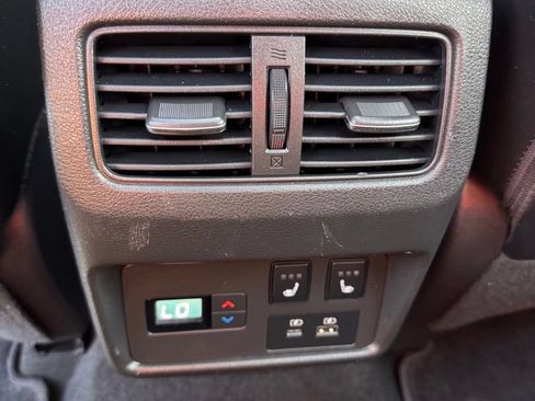 Used 2021 Nissan Rogue Platinum FWD image 18