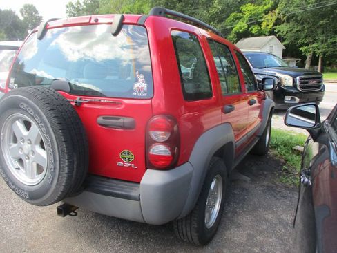 Used 2005 Jeep Liberty Sport AWD/4WD image 6