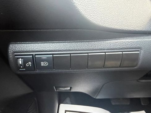 Used 2024 Toyota Corolla LE FWD image 17
