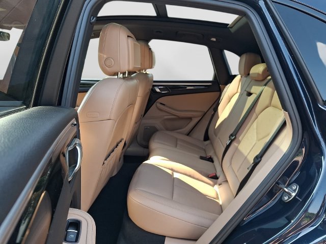 Used 2019 Porsche Macan AWD/4WD image 12
