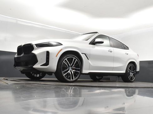 New 2026 BMW X6 xDrive40i w/ Climate Comfort Package image 38