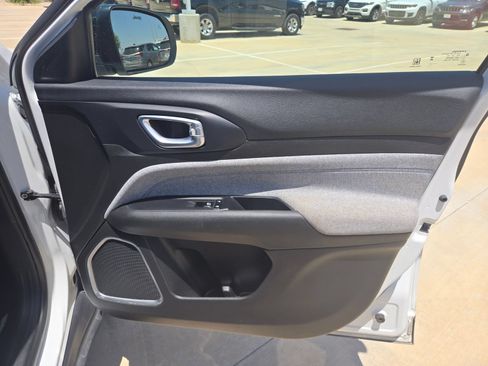 Used 2024 Jeep Compass Latitude AWD/4WD image 26