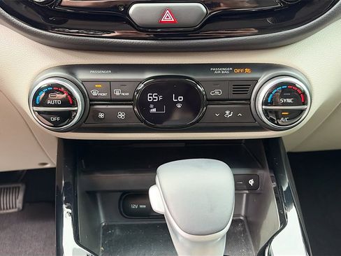 Used 2025 Kia Soul EX FWD image 16