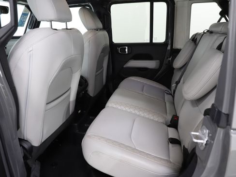 Used 2023 Jeep Wrangler Unlimited Sahara image 20