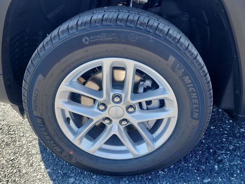 New 2025 Jeep Grand Cherokee Laredo X image 9