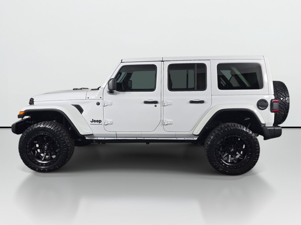 Used 2025 Jeep Wrangler Unlimited Sahara AWD/4WD image 2