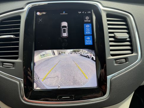 Certified 2025 Volvo XC90 T8 Core w/ Protection Package AWD/4WD image 24