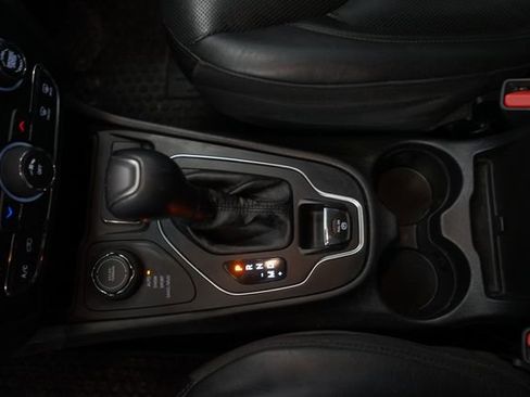 Used 2021 Jeep Cherokee Latitude Lux image 25