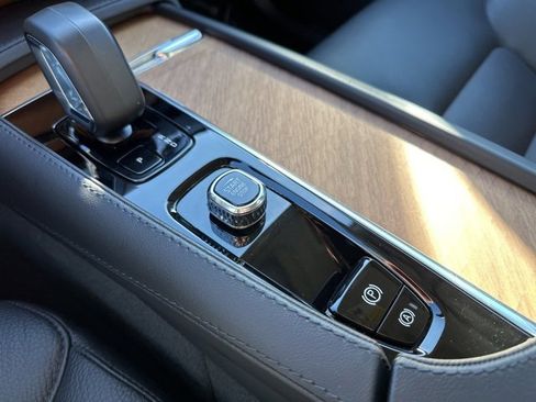 Certified 2024 Volvo XC90 B6 Plus w/ Protection Package Premier image 30