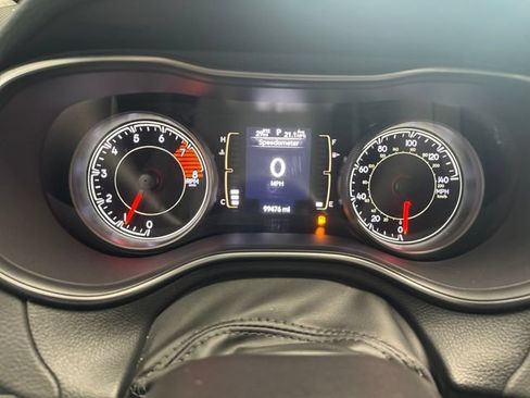 Used 2019 Jeep Cherokee Latitude Plus w/ Cold Weather Group AWD/4WD image 2