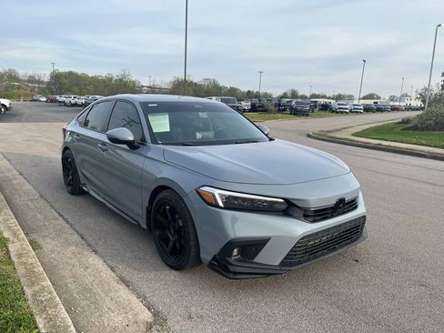 Used 2022 Honda Civic Touring image 2