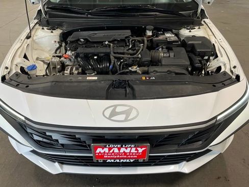 Used 2024 Hyundai Elantra SEL FWD image 9