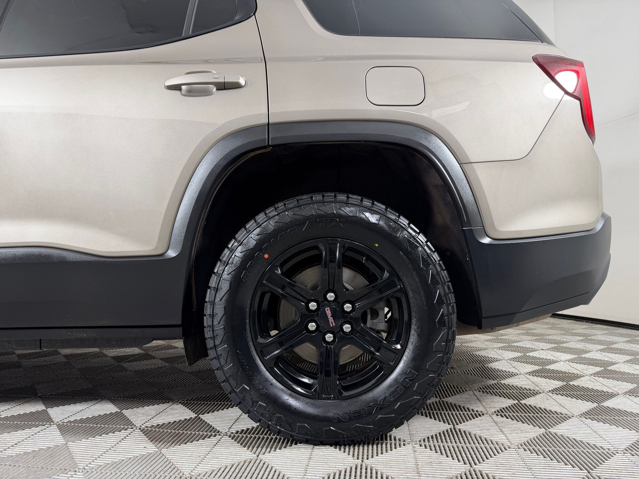 Used 2022 GMC Acadia AT4 w/ Technology Package AWD/4WD image 30