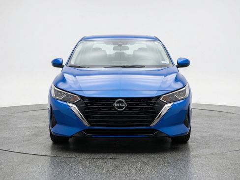 Used 2025 Nissan Sentra SV image 2