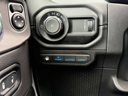 Used 2024 Jeep Wrangler Unlimited Sahara AWD/4WD image 38