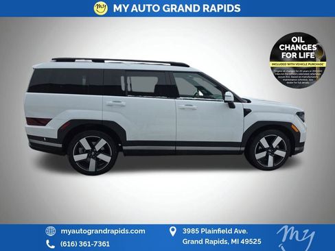 Used 2025 Hyundai Santa Fe Limited image 8