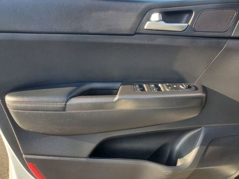 Used 2019 Kia Sportage LX image 7