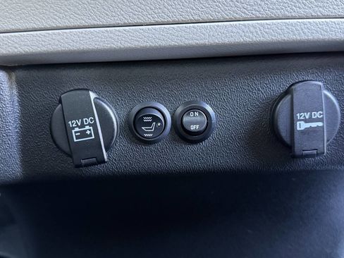 Used 2016 Chrysler Town & Country Touring image 40