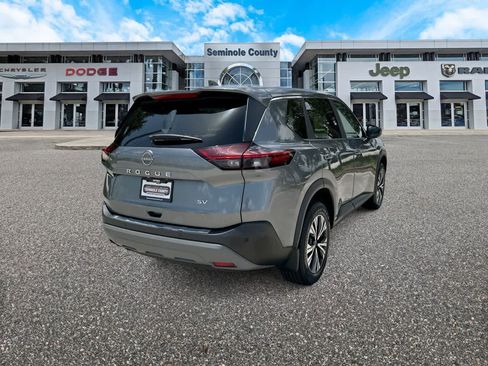 Used 2023 Nissan Rogue SV FWD image 8