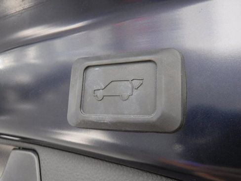 Used 2023 Toyota RAV4 XLE Premium image 42