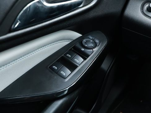 Used 2024 Chevrolet Trax LT w/ Sunroof Package FWD image 20