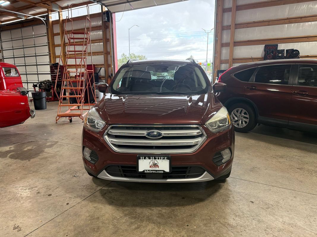 Used 2018 Ford Escape SEL w/ Ford Safe & Smart Package AWD/4WD image 5