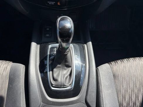 Used 2019 Nissan Rogue S AWD/4WD image 32