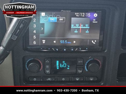 Used 2004 Chevrolet Silverado 2500 LS w/ Heavy-Duty Power Package AWD/4WD image 12