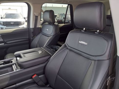 Used 2025 Ford Expedition Platinum AWD/4WD image 14