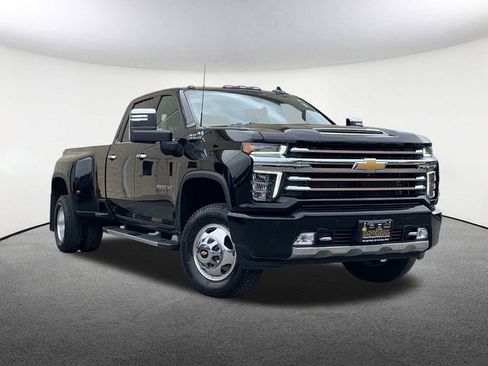 Used 2022 Chevrolet Silverado 3500 High Country w/ Technology Package image 2