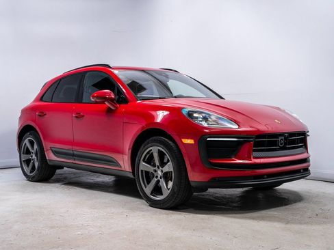 Certified 2025 Porsche Macan AWD/4WD image 9