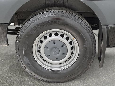 Used 2023 Mercedes-Benz Sprinter 2500 image 30