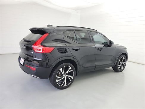Used 2020 Volvo XC40 T4 R-Design w/ Advanced Package image 5