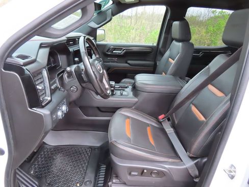 Used 2023 GMC Sierra 1500 AT4 w/ Technology Package AWD/4WD image 19