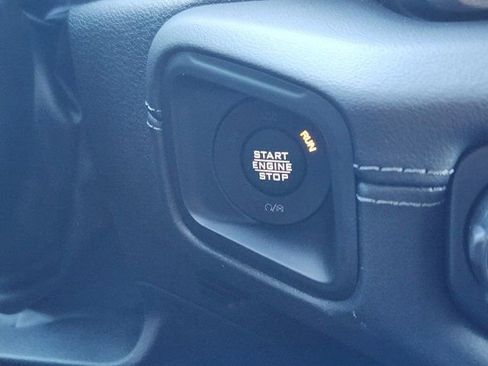 Used 2025 Jeep Gladiator Sport image 23