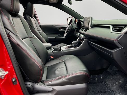 Used 2023 Toyota RAV4 SE image 7